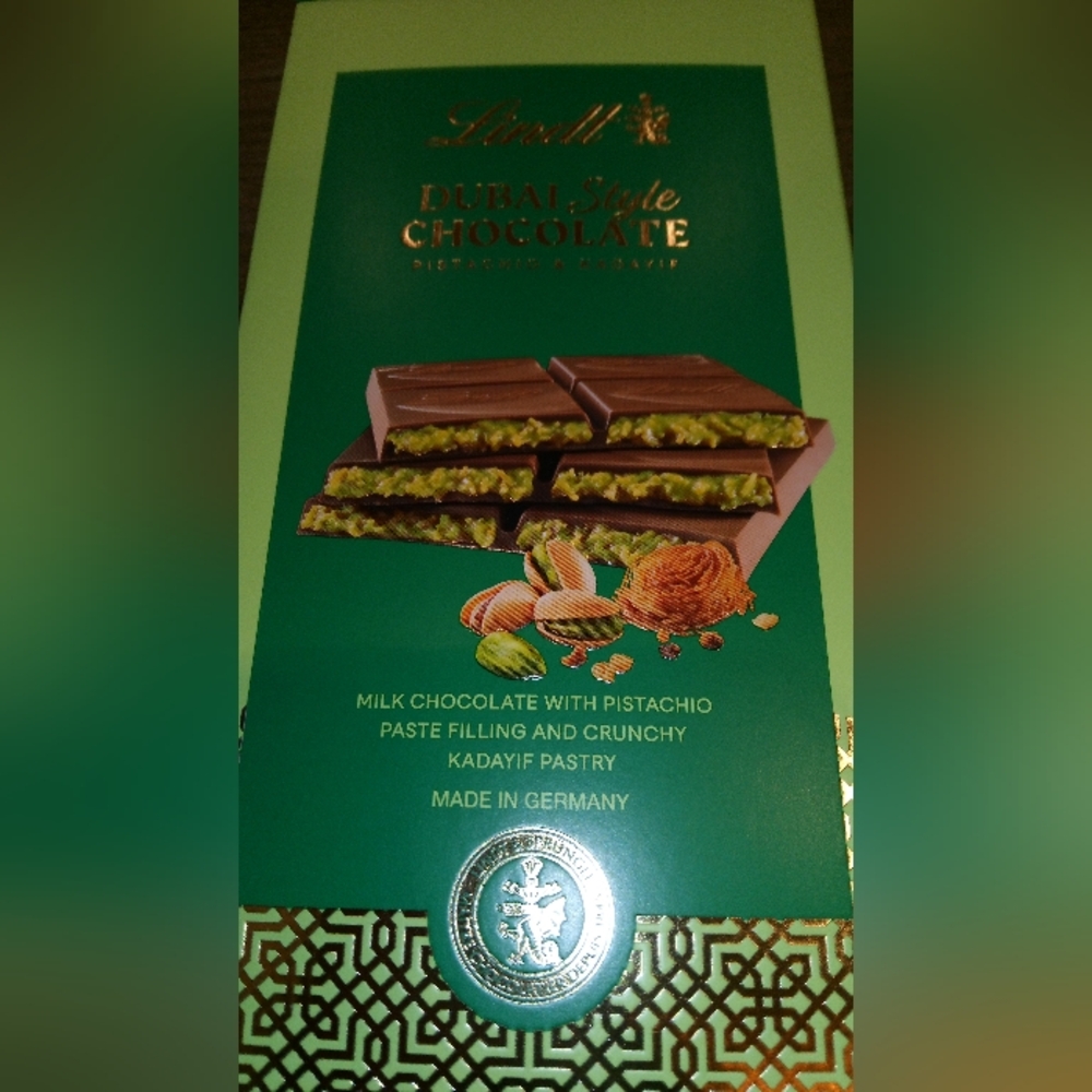 Milk Chocolate with Pistachio and Kadaif Pastry